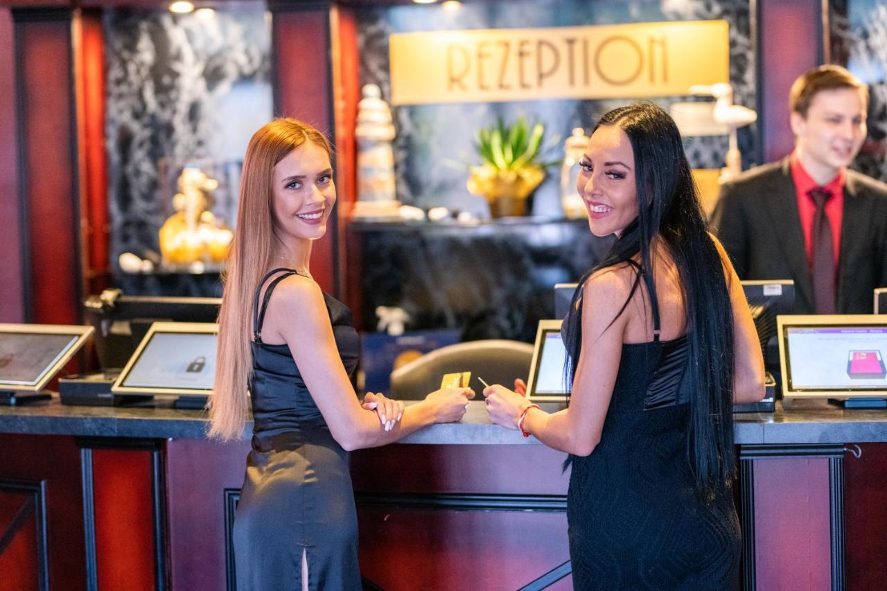 Imperial Casino Strazny Hotel מראה חיצוני תמונה