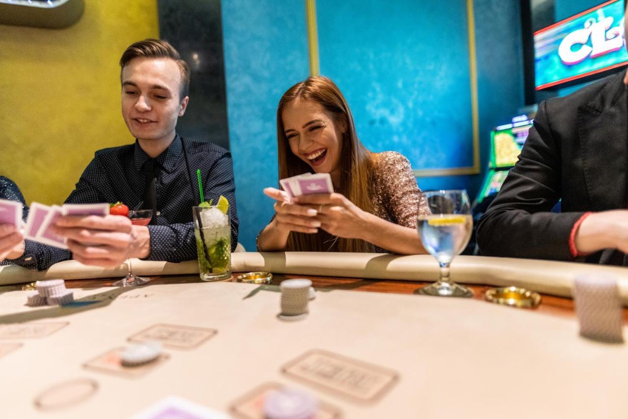 Imperial Casino Strazny Hotel מראה חיצוני תמונה