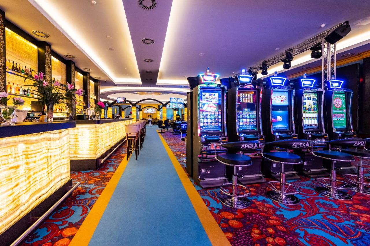 Imperial Casino Strazny Hotel מראה חיצוני תמונה